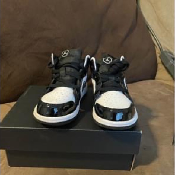 Black & White 1s - Picture 4 of 4